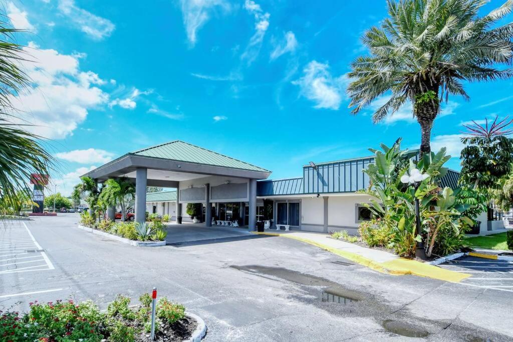 Appartamento Waterfront, Pool, Tiki Bar & Grill, Gym, Location! Sarasota Esterno foto