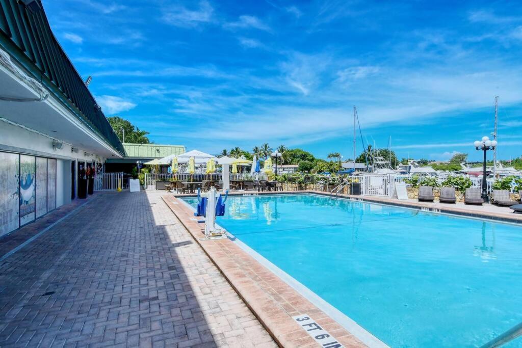 Appartamento Waterfront, Pool, Tiki Bar & Grill, Gym, Location! Sarasota Esterno foto