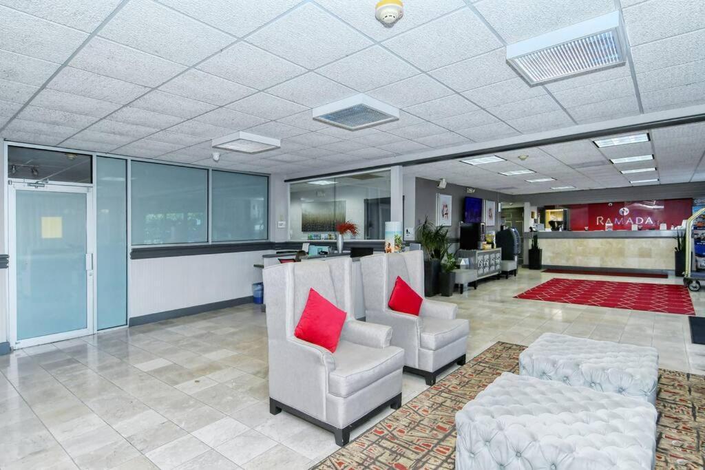 Appartamento Waterfront, Pool, Tiki Bar & Grill, Gym, Location! Sarasota Esterno foto