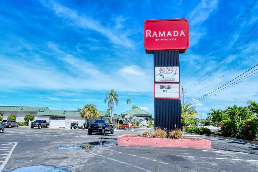 Appartamento Waterfront, Pool, Tiki Bar & Grill, Gym, Location! Sarasota Esterno foto