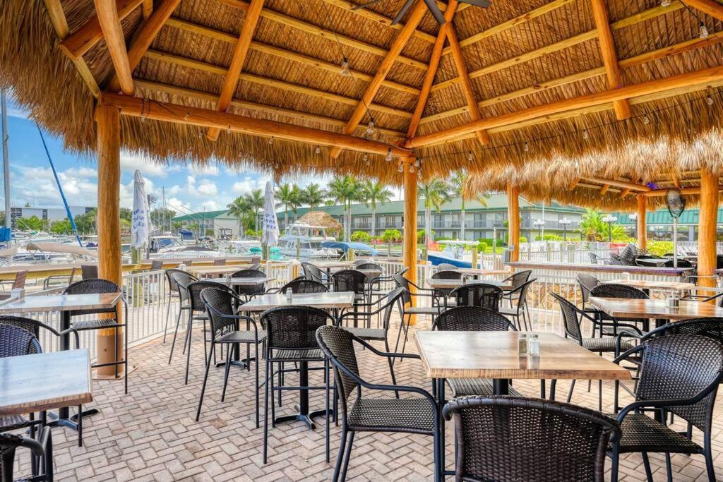 Appartamento Waterfront, Pool, Tiki Bar & Grill, Gym, Location! Sarasota Esterno foto