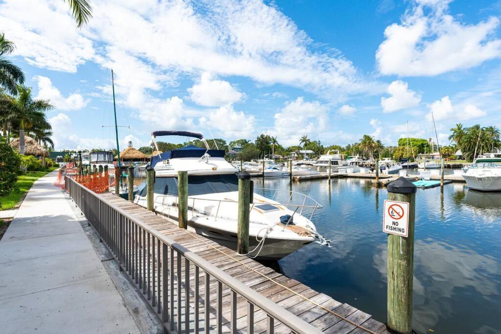Appartamento Waterfront, Pool, Tiki Bar & Grill, Gym, Location! Sarasota Esterno foto