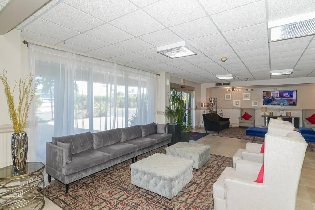 Appartamento Waterfront, Pool, Tiki Bar & Grill, Gym, Location! Sarasota Esterno foto